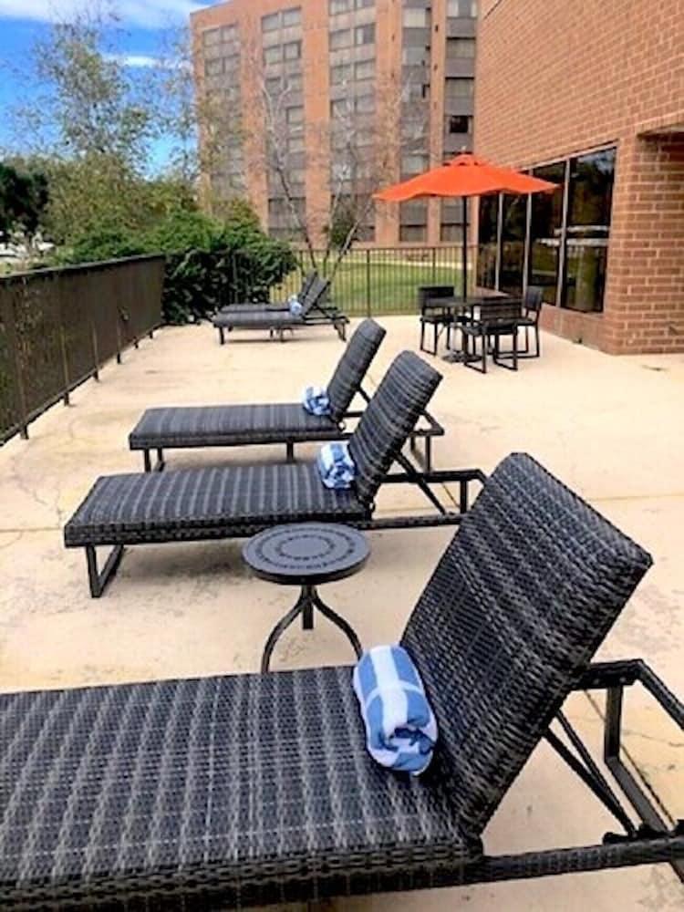 Doubletree By Hilton Lisle Naperville Exterior photo